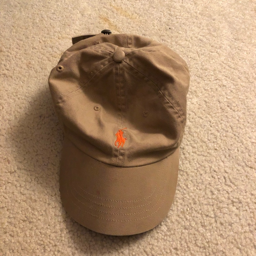 Polo tan hat with orange detail